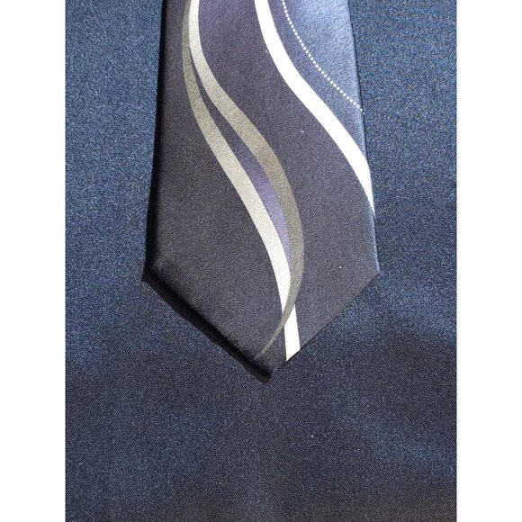 Elegant Pierre Cardin Men's Silk Tie With Modern Wave Pattern In Black & Gray - Picture 4 of 10
